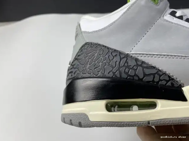 3 136064-006 Chlorophyll Air Retro Jordan 0601